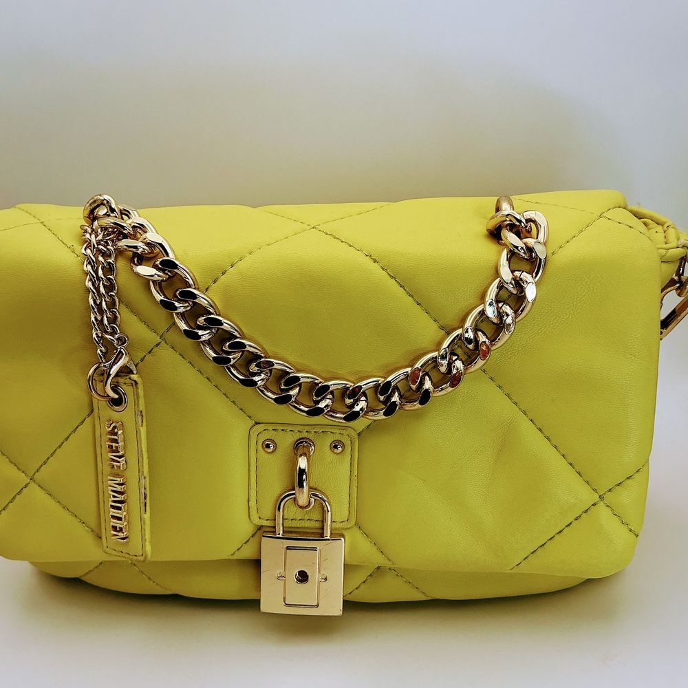 Steve Madden Yellow Crossbody Purse Gold Chain‎ Lock